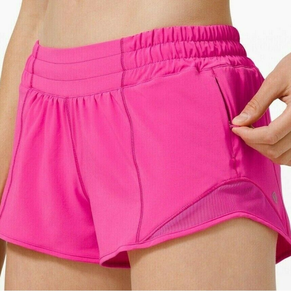 Lululemon Hotty Hot Low-Rise Short 2.5” - Sonic Pink
